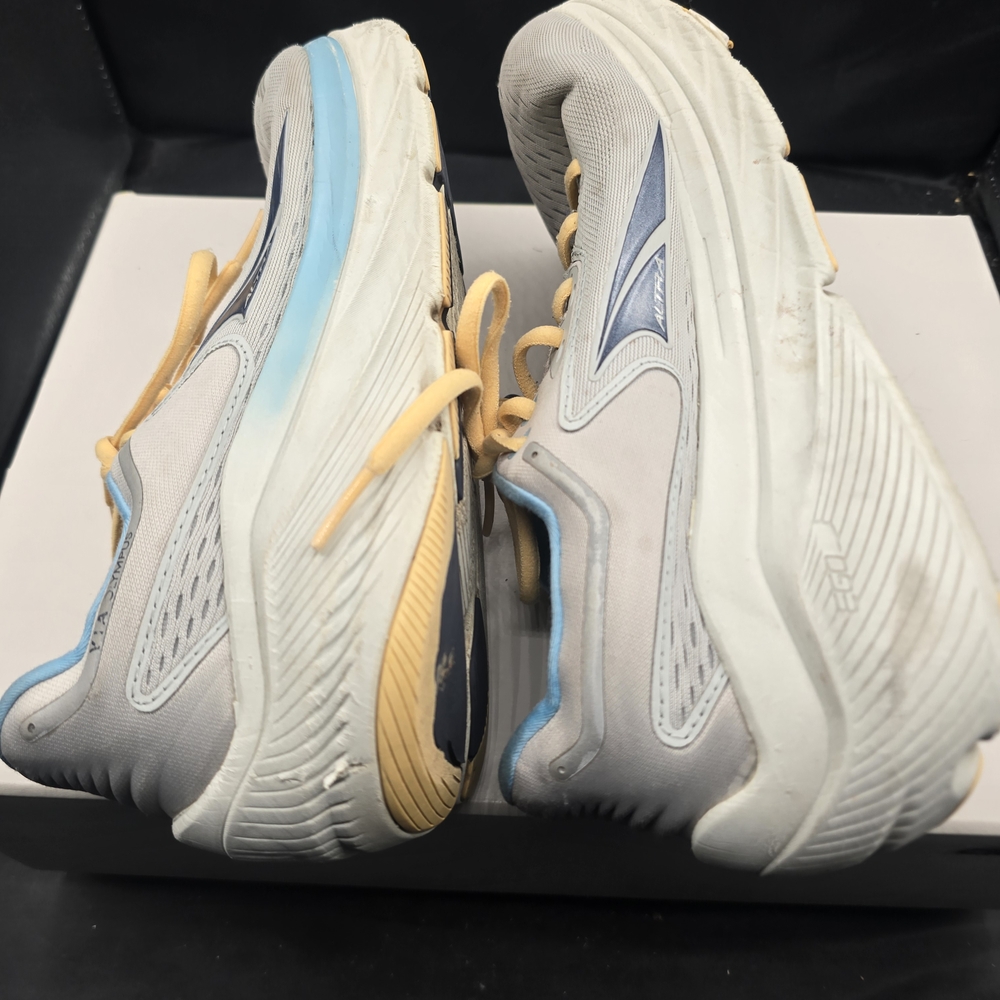 Altra Athletic Shoes Gray‎ and Blue
